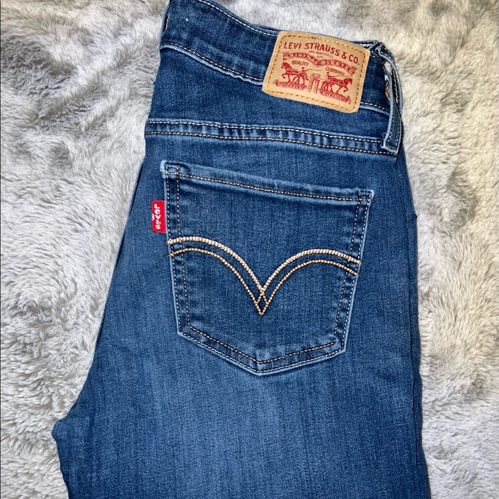 535 Super Skinny Levi’s. Wandering Mind dark blue.